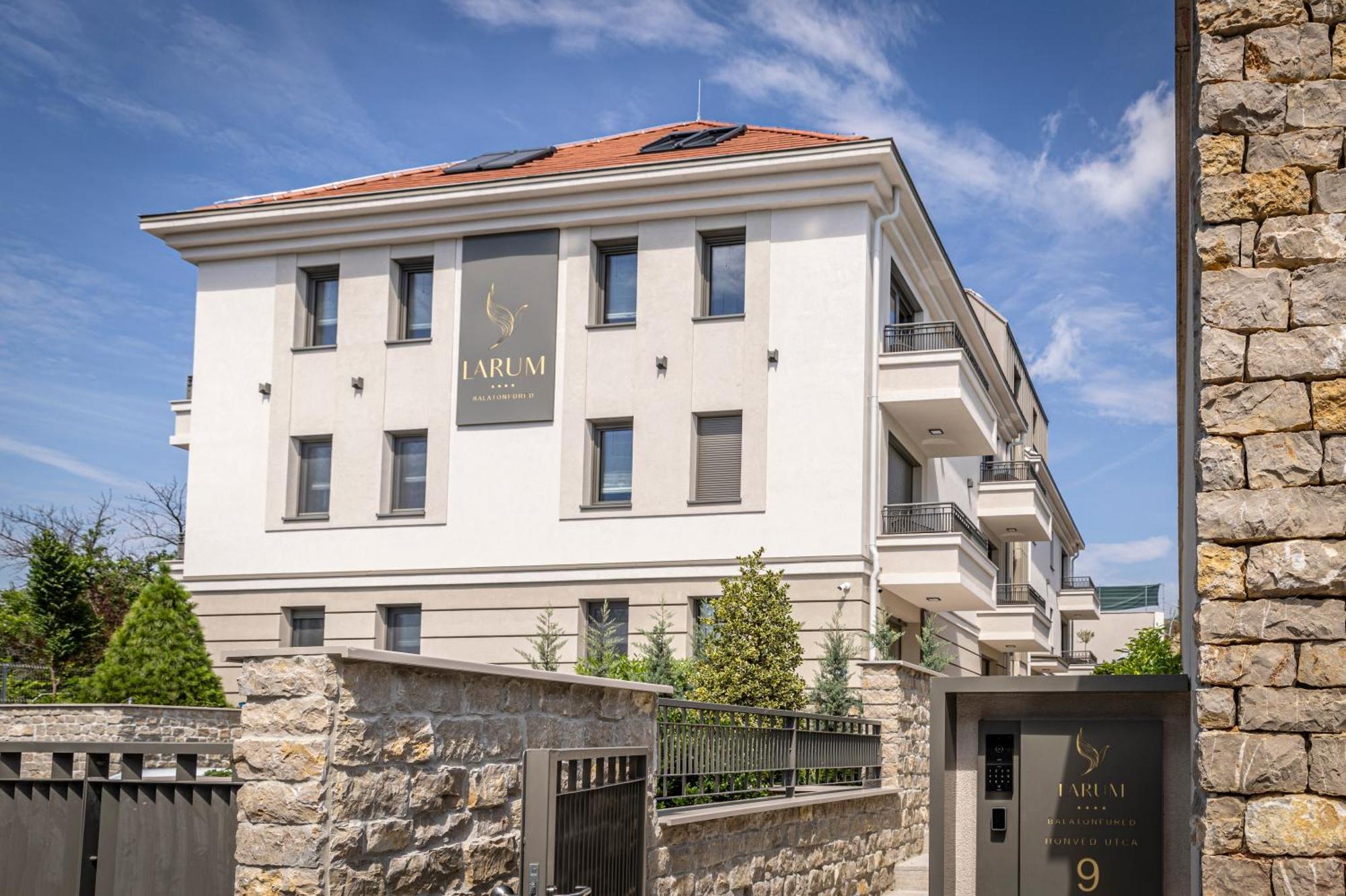 Larum Balatonfuered - Adults Only Bagian luar foto